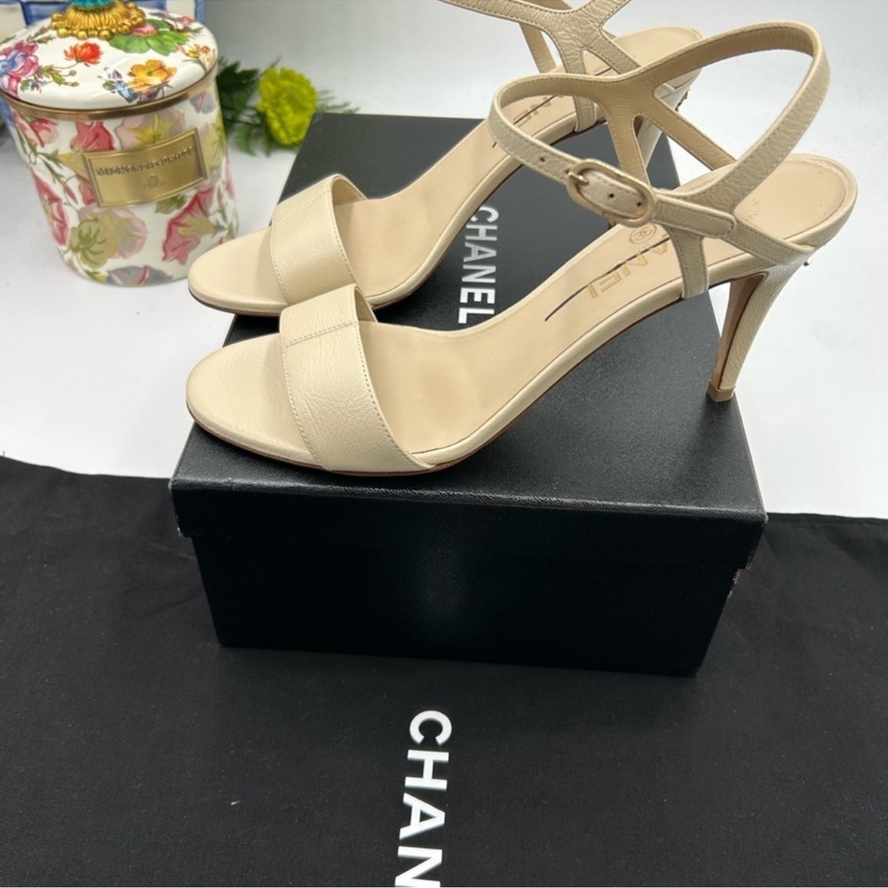 Women’s Chanel ivory leather stray sandals size 38.5 made in Italy - Picture 4 of 14